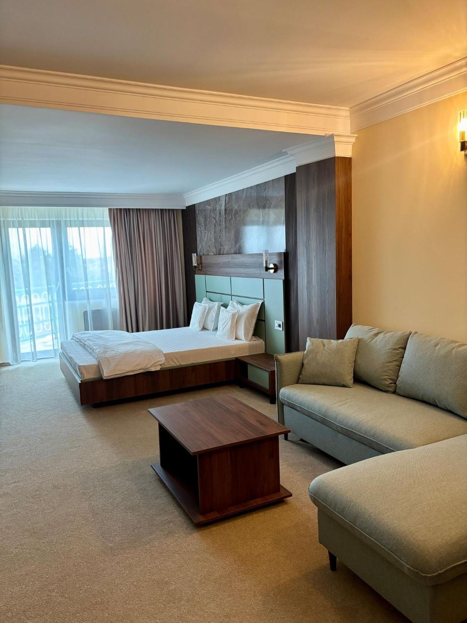 Hotel President Arad Exterior photo