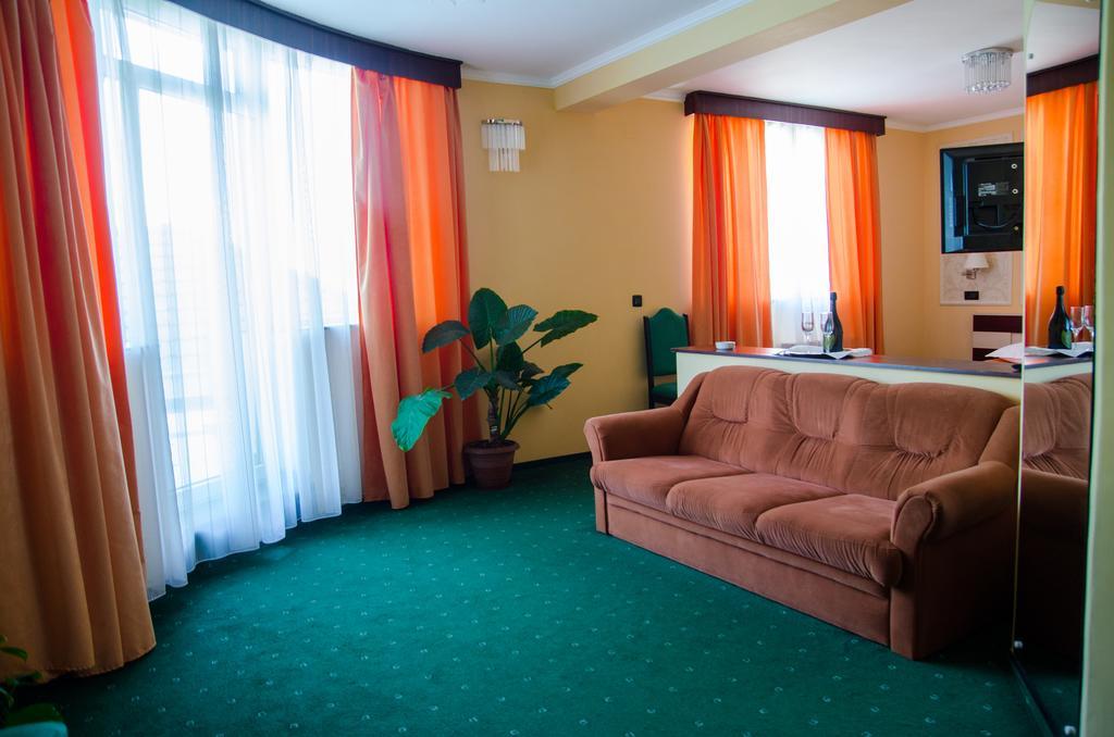 Hotel President Arad Exterior photo