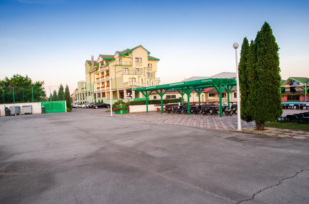 Hotel President Arad Exterior photo