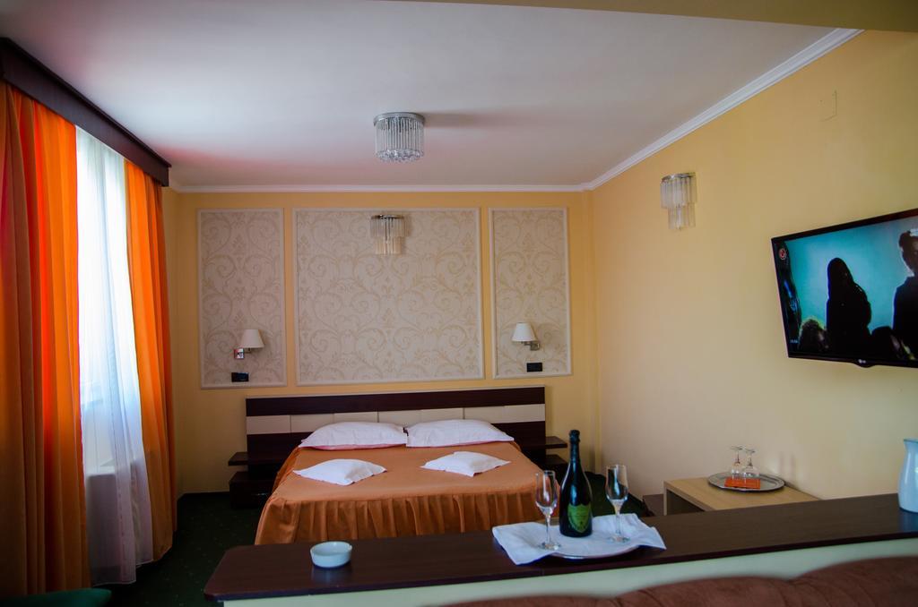Hotel President Arad Exterior photo